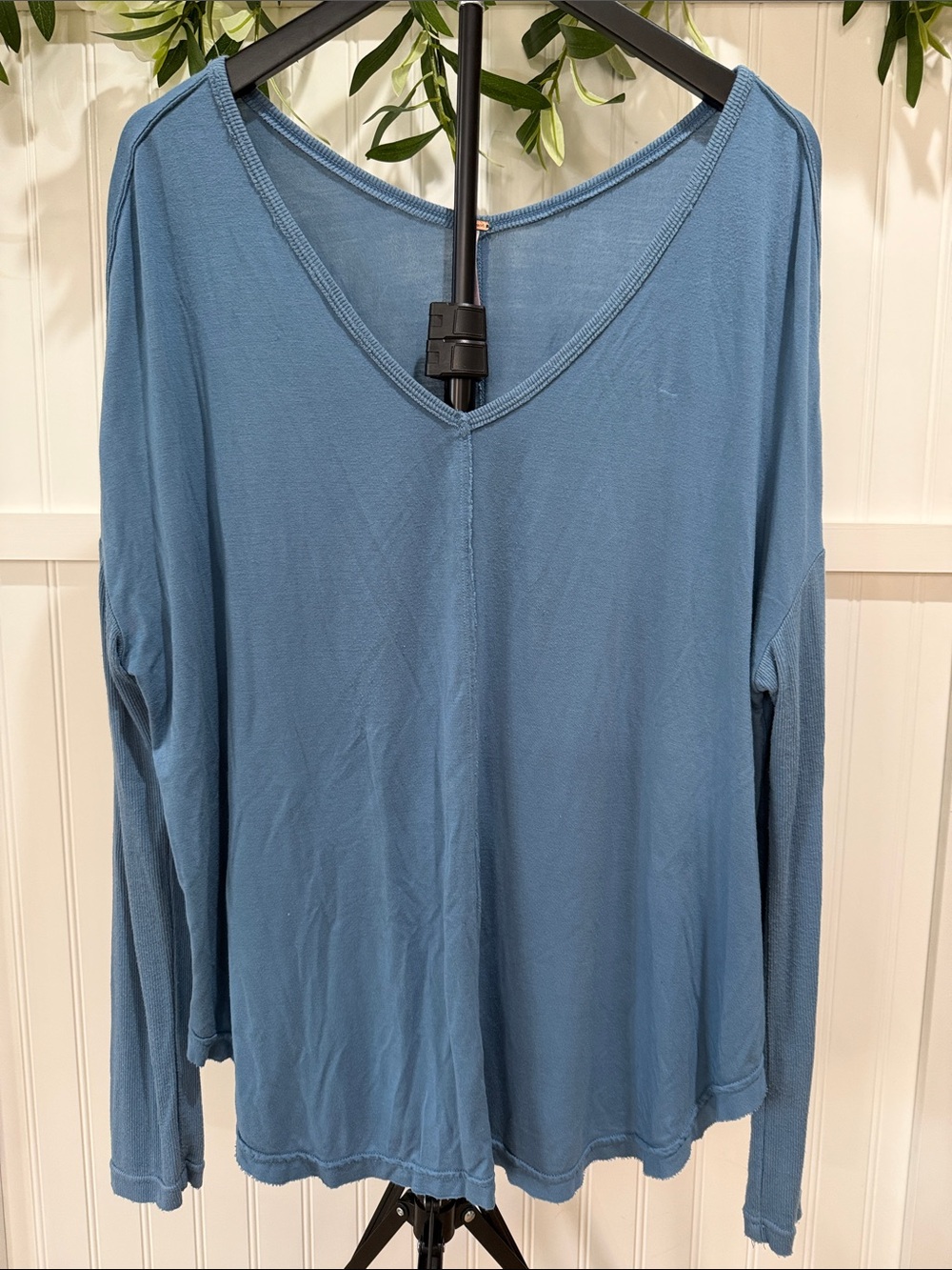 #969 FREE PEOPLE Dusty Blue V-Neck Long Sleeve Top